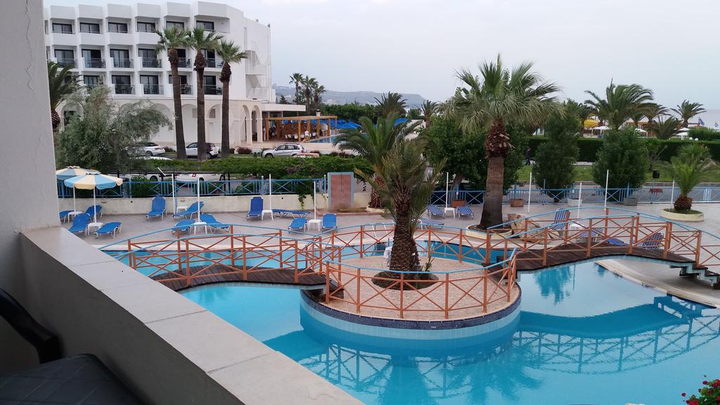 פליראקי Angelos Beach Hotel מראה חיצוני תמונה